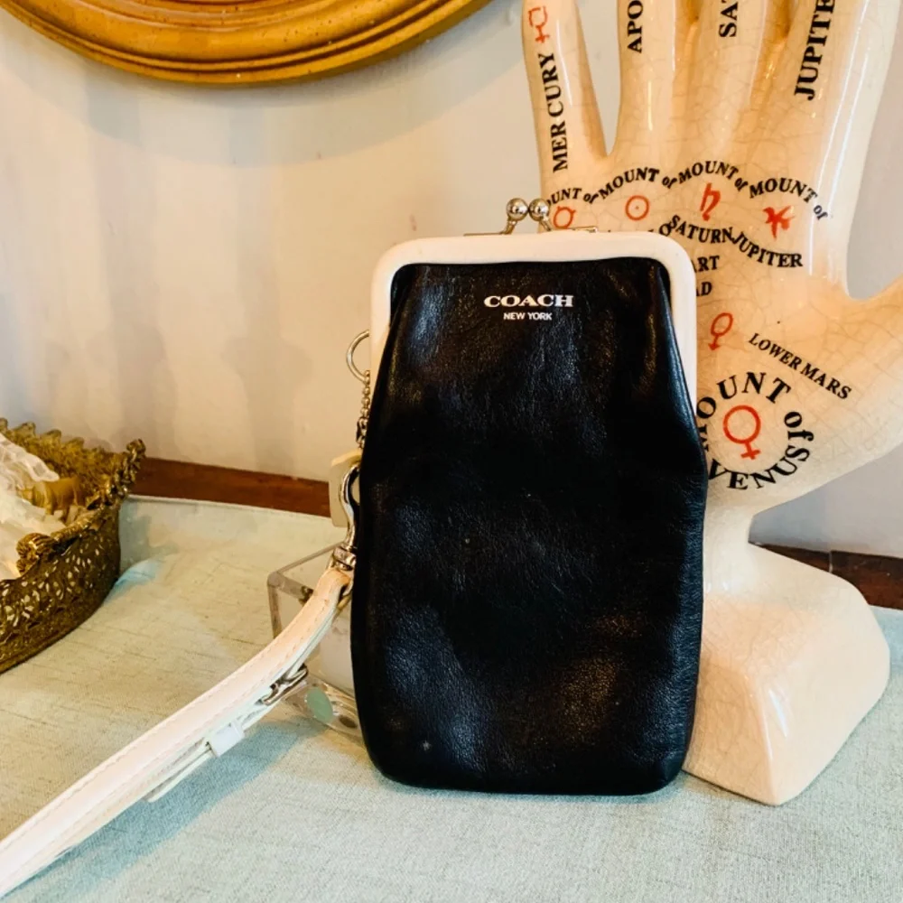 💯 Coach Wristlet - Picture 7 of 7